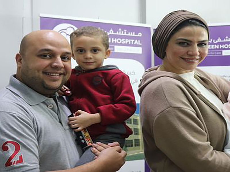 الطفلة المصرية جنات أول مولودة في يوم الإمارات الوطني الـ 49